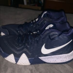 Kyrie 4